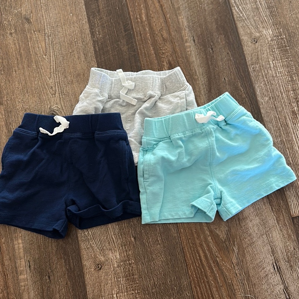 3 pairs of Gerber shorts. 6-9 months